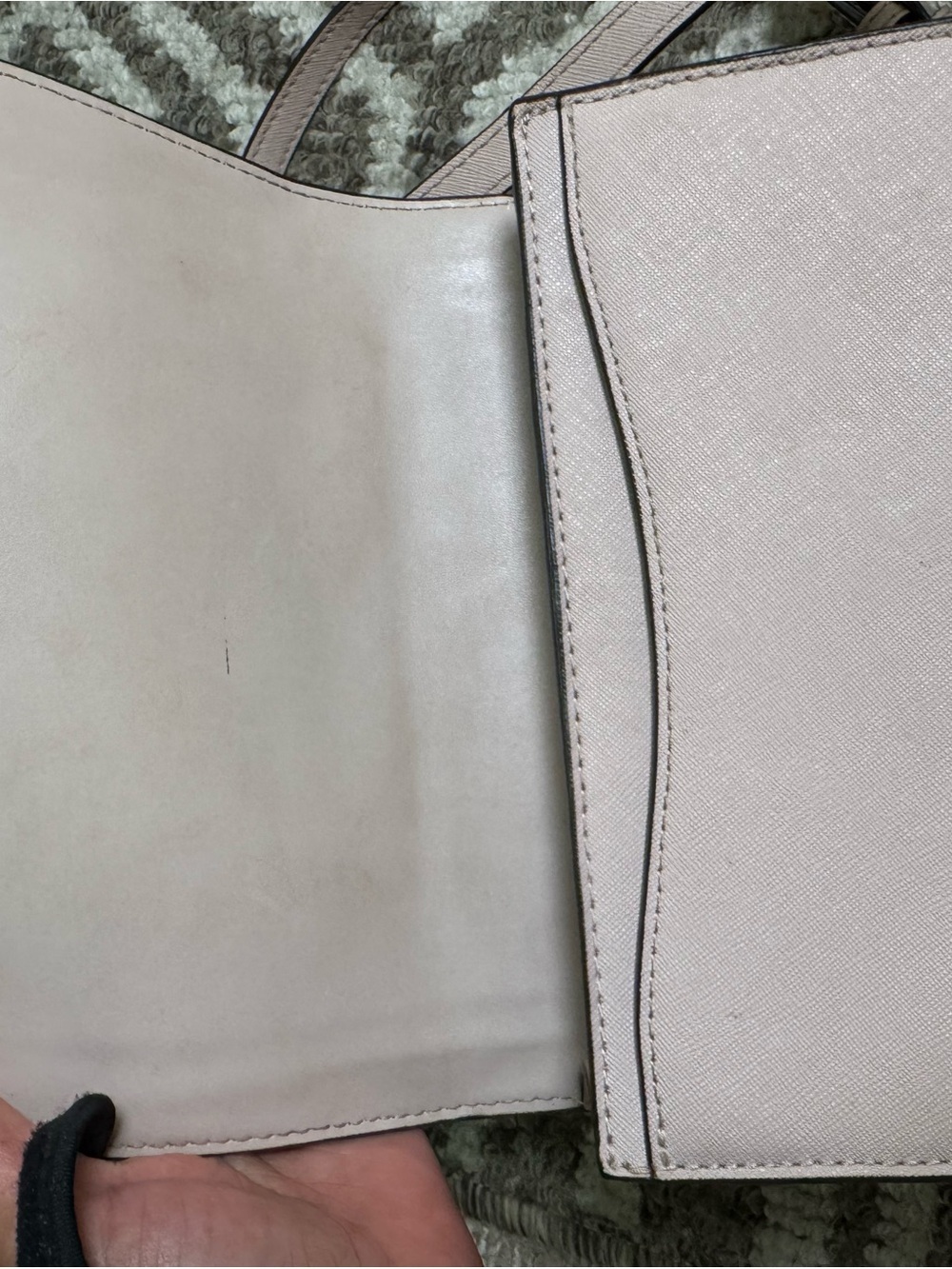 Michael Kors Blush Leather Crossbody Bag with Gold Logo - Picture 6 of 9